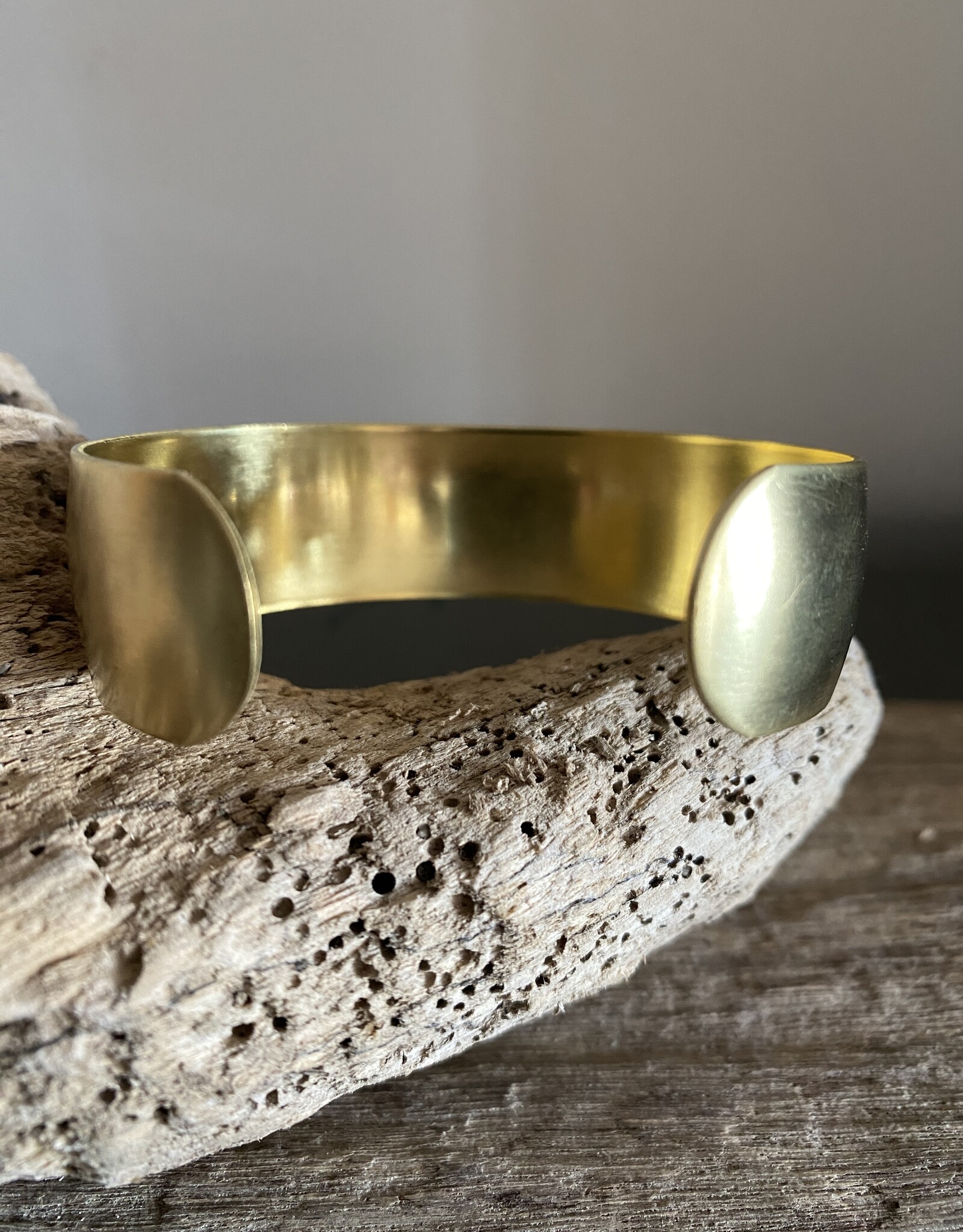 MIEQ Messing armband rond gesmeed 19 cm breed