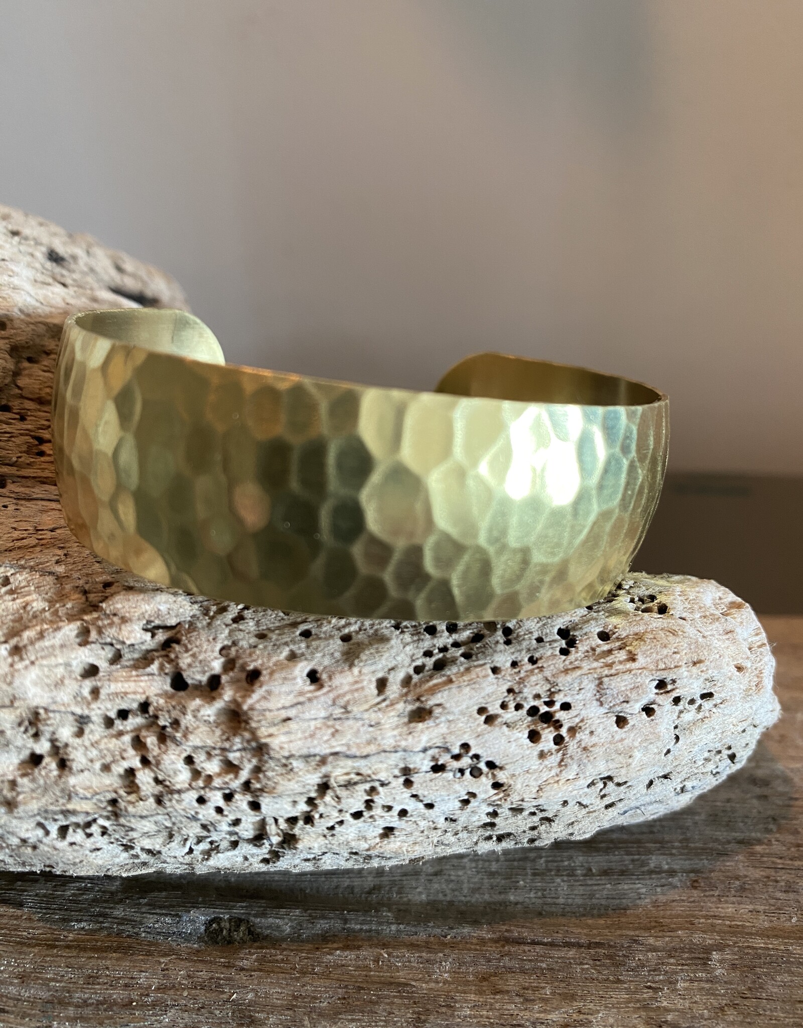 MIEQ Gehamerde messing armband