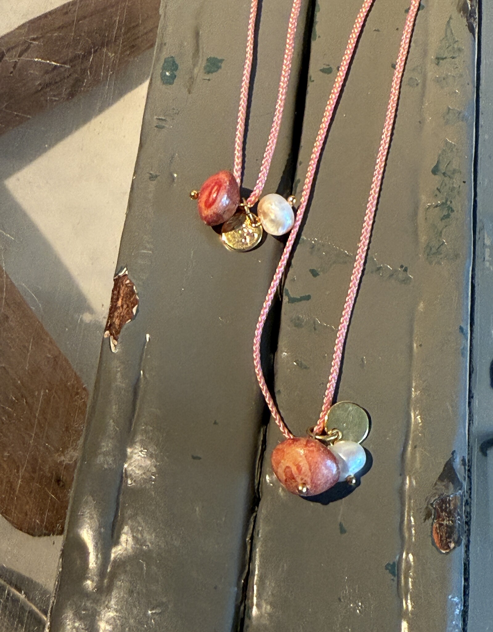 MIEQ Ketting Parel met rode kraal