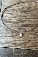 MIEQ Kort kettinkje parel met blauw/goud draad