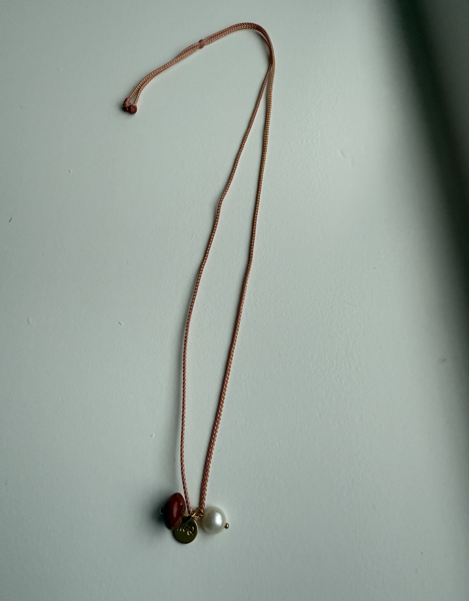 MIEQ Ketting Parel met rode kraal