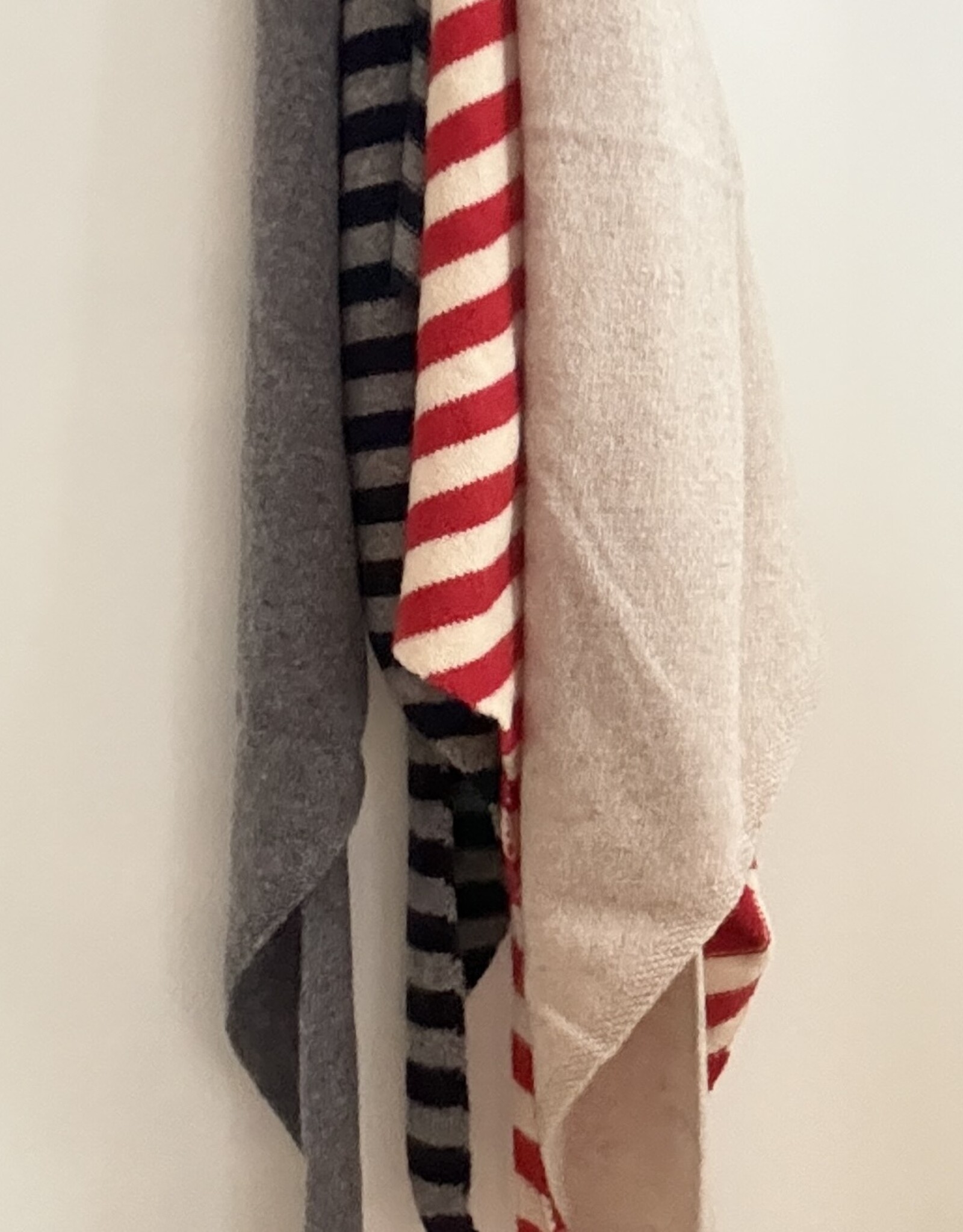 MIEQ Triangel sjaaltje MIEQ rood/wit gestreept