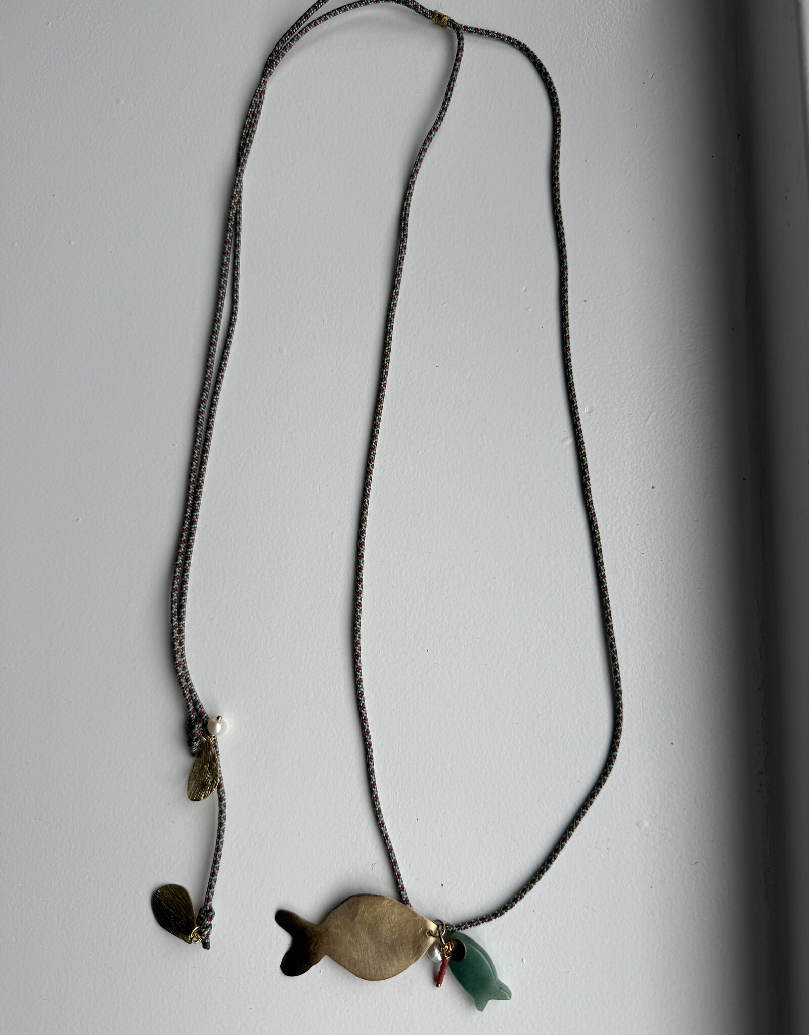 MIEQ Ketting vis aan paracord ketting