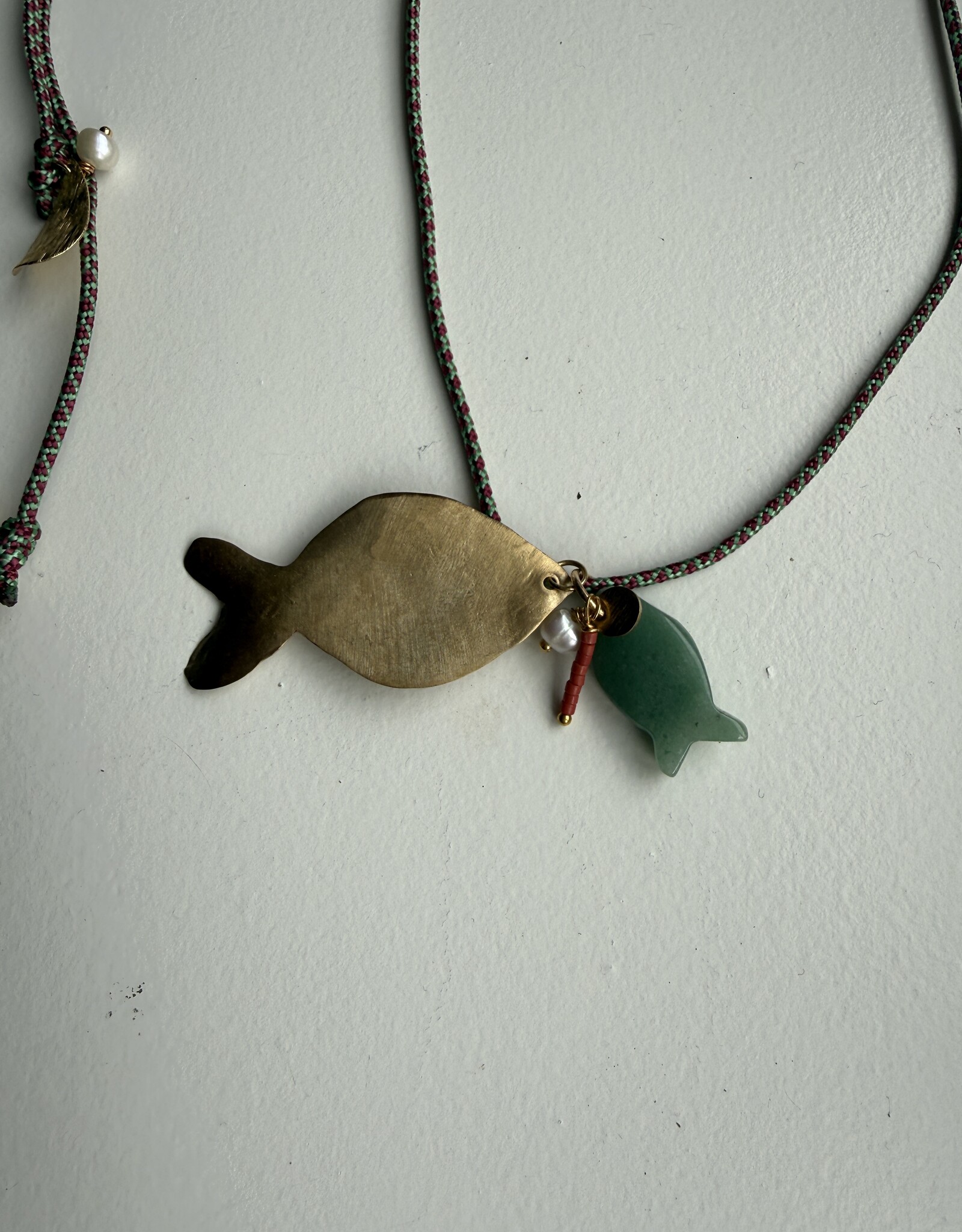 MIEQ Ketting vis aan paracord ketting