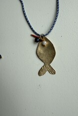 MIEQ ketting vis aan blauw draad met parels