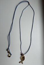 MIEQ ketting vis aan blauw draad met parels