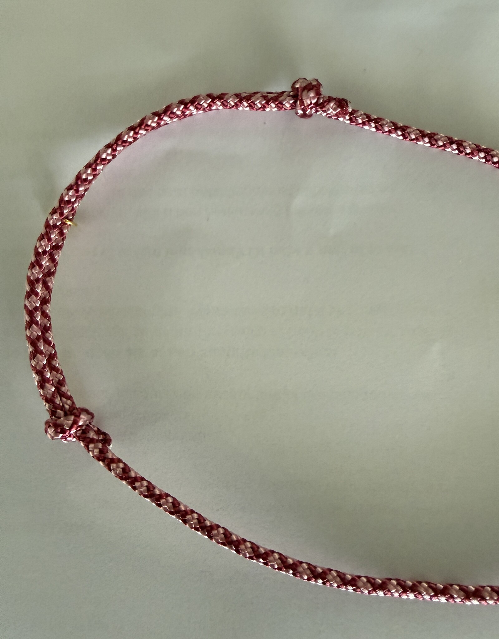 MIEQ Ketting vis aan rood/roze draad
