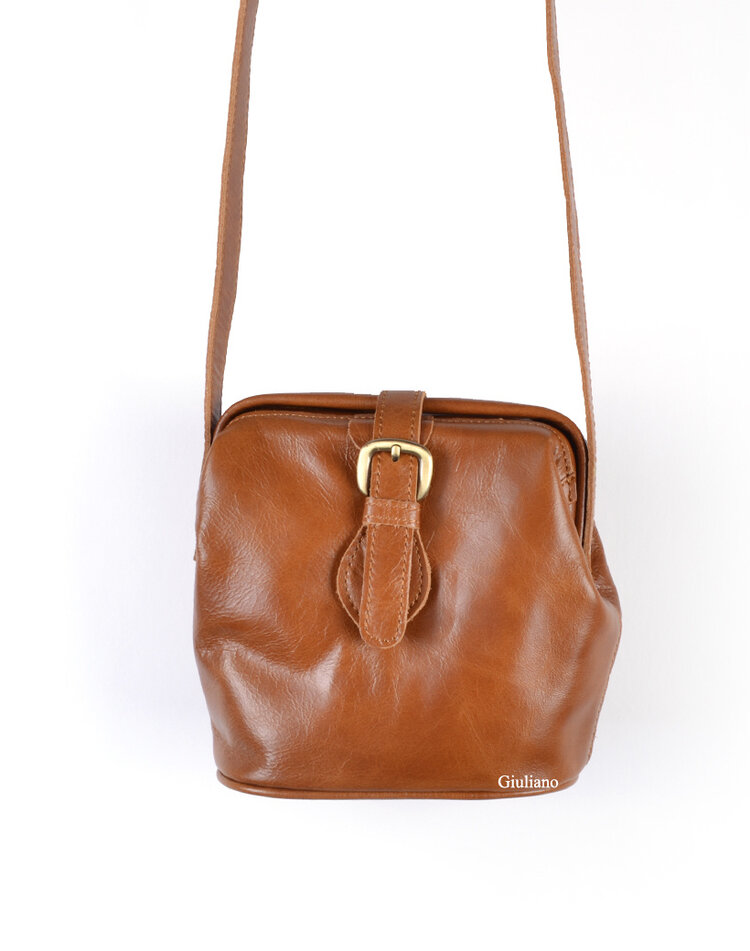 Leather shoulderbag  |  Buckle
