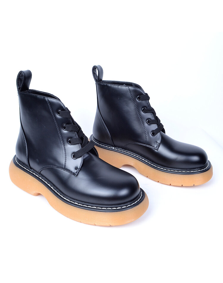 Boots-  black 6 x