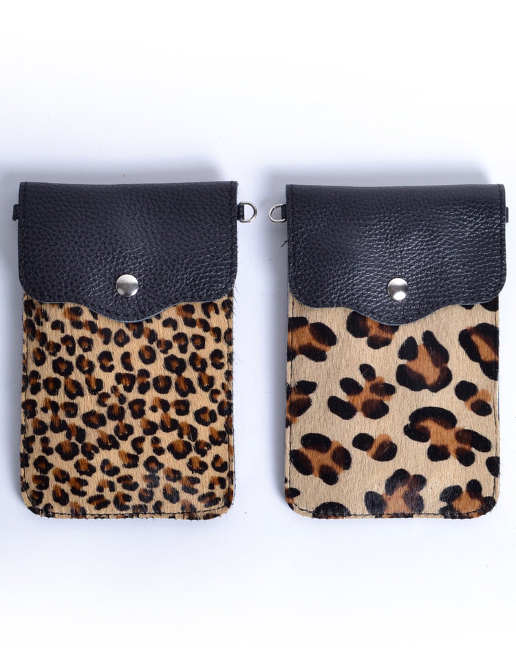 Kleine Leder-Schultertasche mit Fell