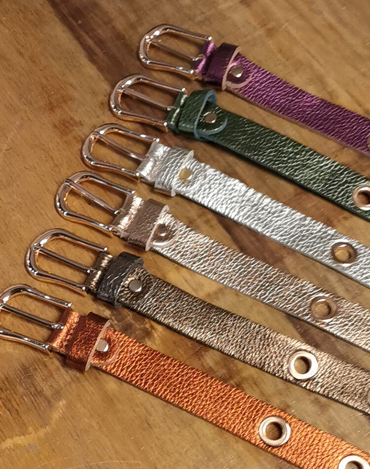 Gürtel - Metallösen Leder Metallic
