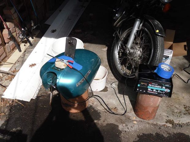 CafeRacerWeshop.com  How To Remove Rust From A Fuel Tank