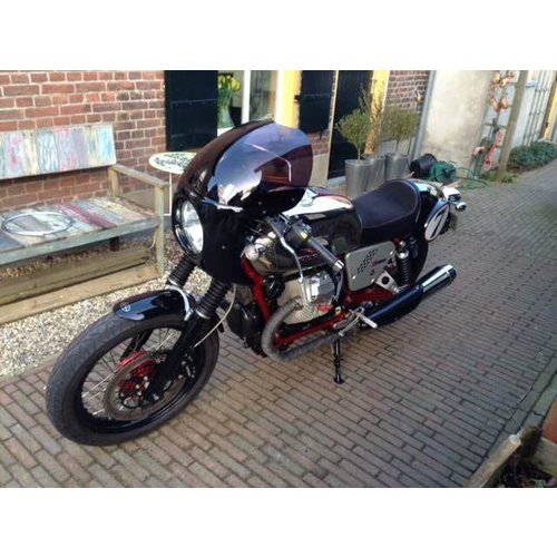 Emgo Viper Cafe Racer Verkleidungsset in Gloss Black mit getöntem Windschild und universellem Montageset