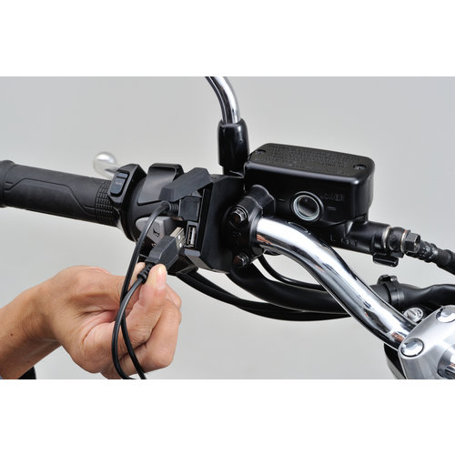 Daytona Caricatore Dual USB Slim-Mount 5V 2.4A per porta con supporto a morsetto per manubrio
