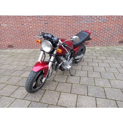 Suzuki GS750 streetfighter / cafe racer / restomod / sur mesure