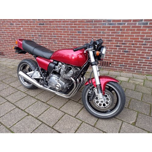 Suzuki GS750 streetfighter / cafe racer / restomod / sur mesure