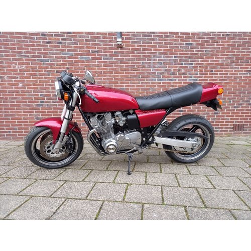 Suzuki GS750 streetfighter / cafe racer / restomod / sur mesure