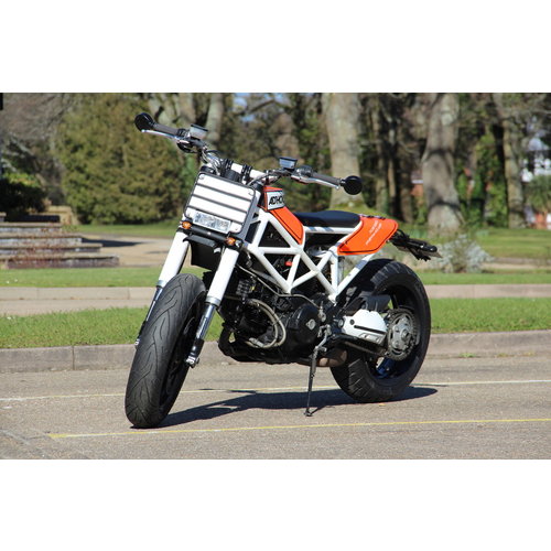 Benutzerdefinierte Ducati Street Tracker