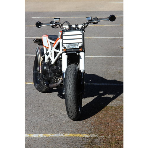 Benutzerdefinierte Ducati Street Tracker