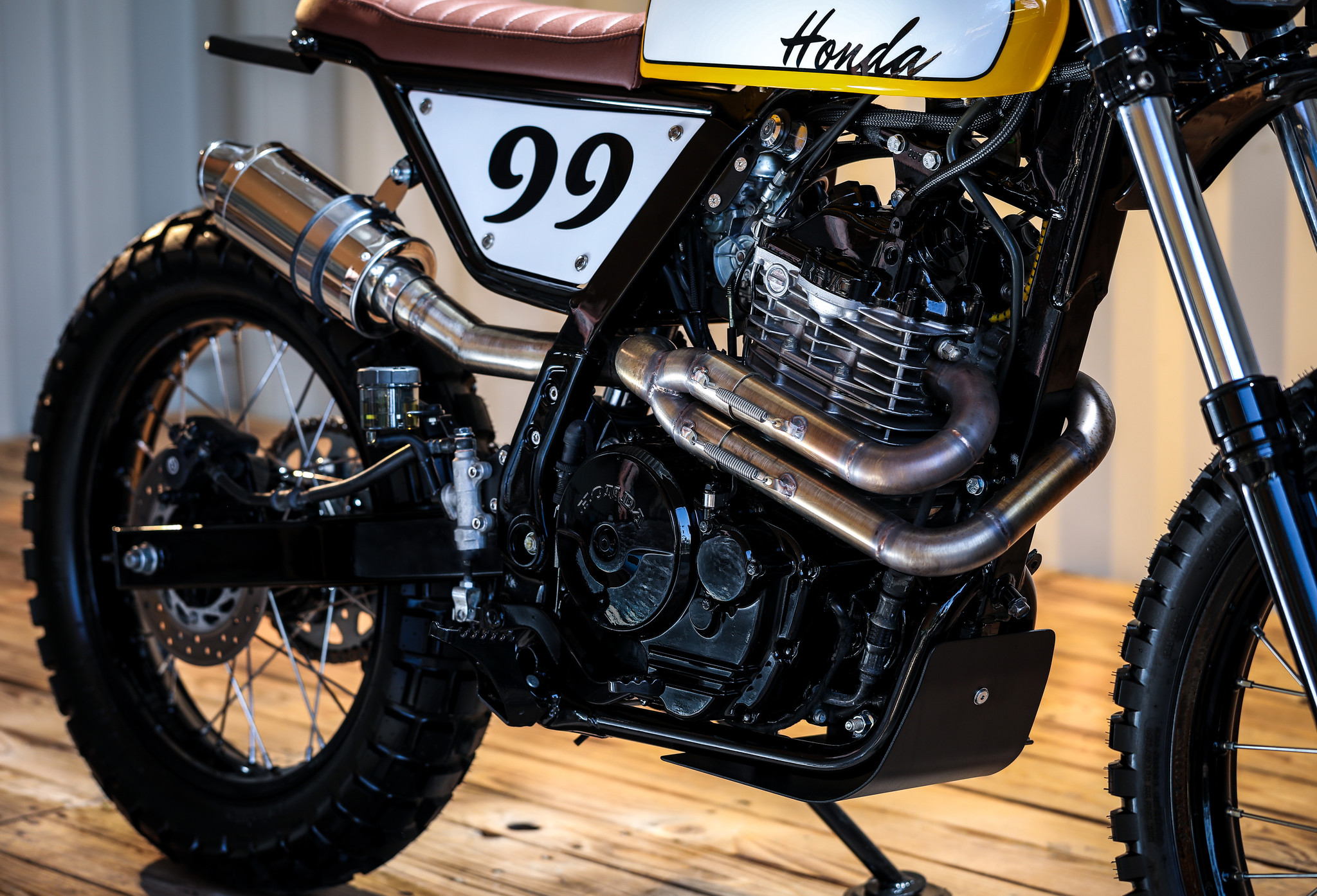 Supports indicateurs moto custom et cafe racer MotOne
