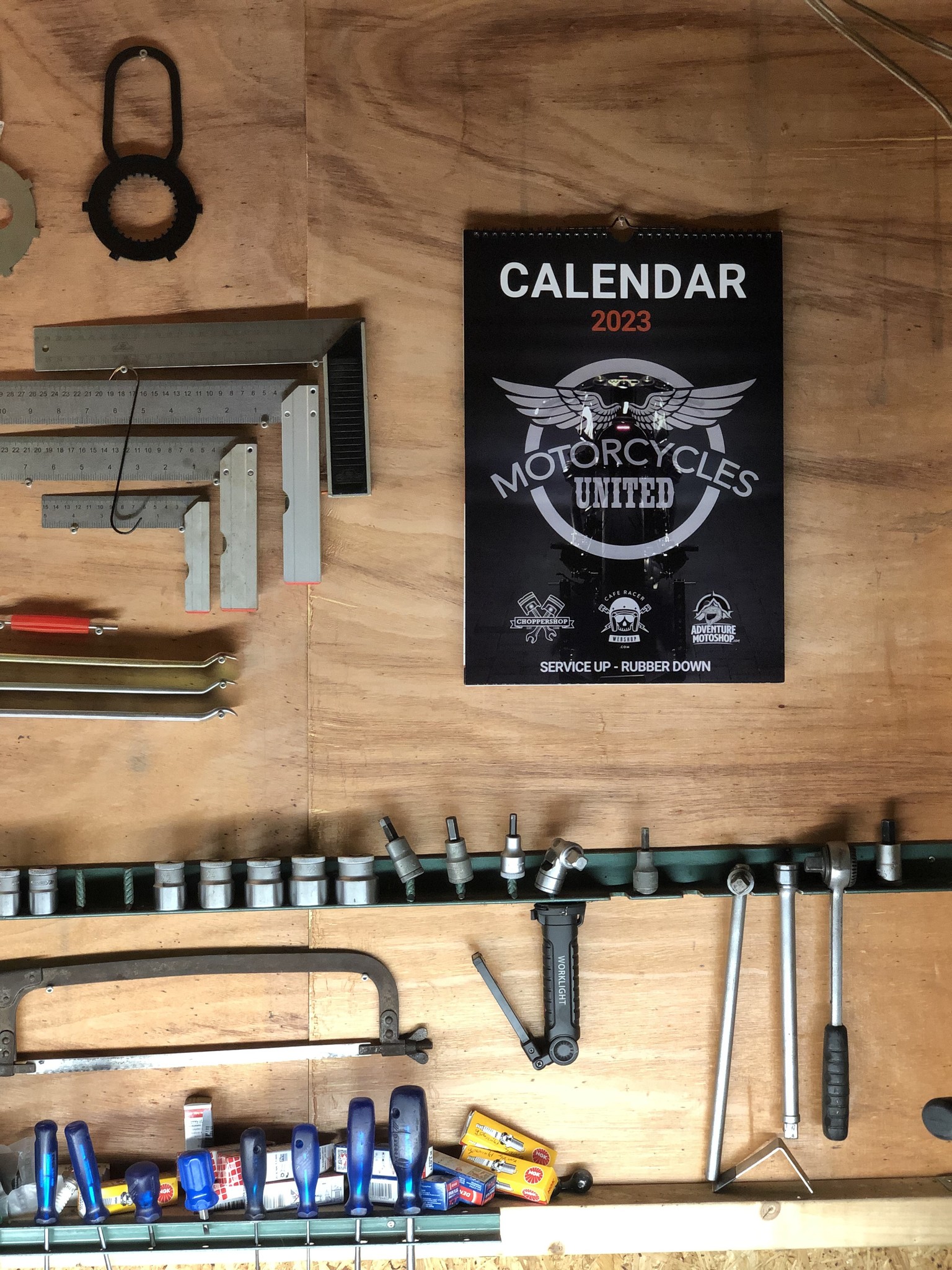 Calendrier MCU 2023 - CafeRacerWebshop.com