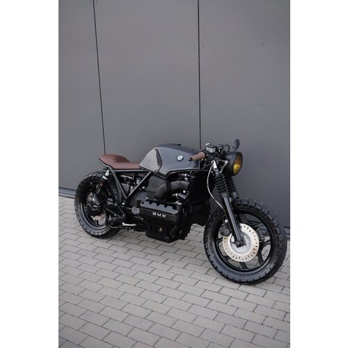 BMW K100 Cafe Racer - completamente ricostruita