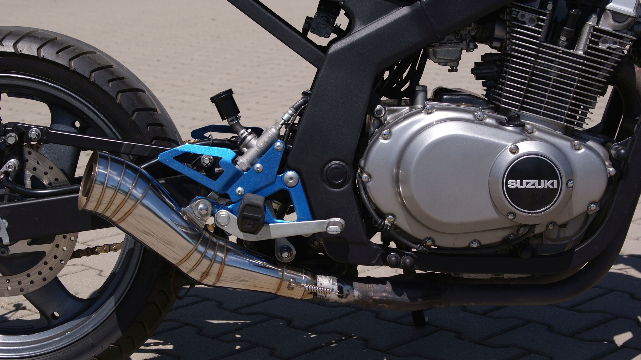 &amp;#39;99 Suzuki GS 500 (Hergestellt im Jahr 2023) - CafeRacerWebshop.de