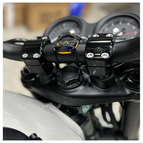 Motone Té Supérieur « Le Parrain » / Écrou En Titane Pour Tige De Direction | LC | Finition en Métal Filé ou Noir ou Poli Contrasté