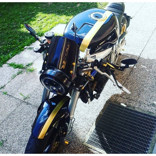 GSXR 750 transformed into a café racer