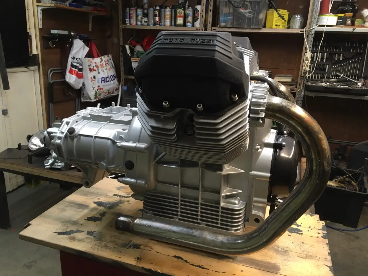 Valve cover with wrinkle paint