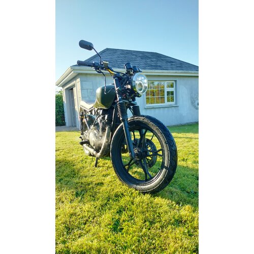 Suzuki GR650 personnalisée de 1983