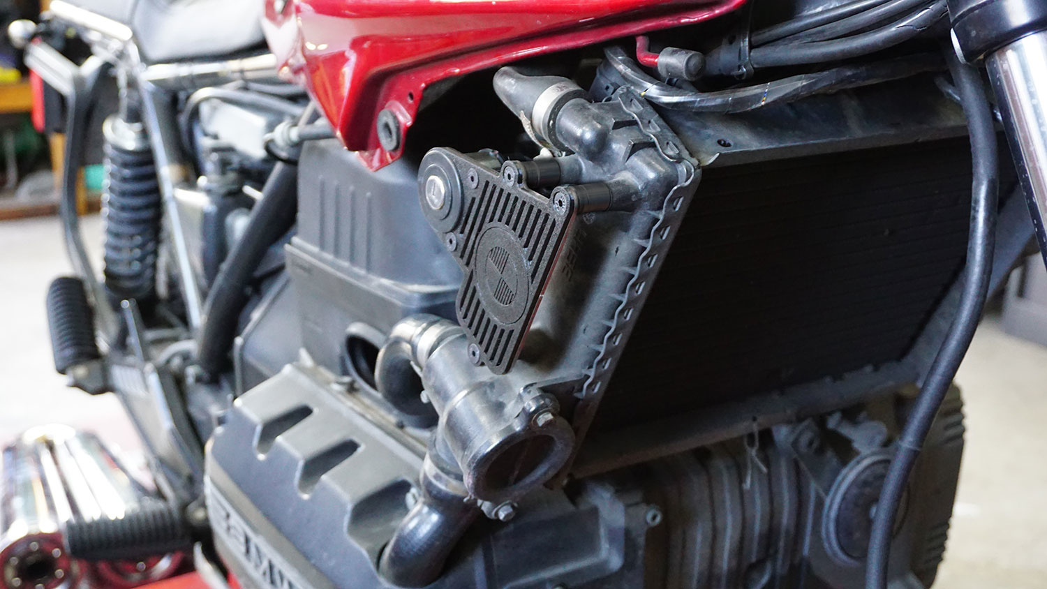 BMW K75/K100 Radiator contactslot beugel / houder - CafeRacerWebshop.com