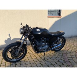 Yamaha XJ 900 café racer nero