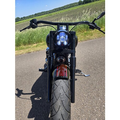 Yamaha Dragstar V-start Chopper de exhibición personalizada