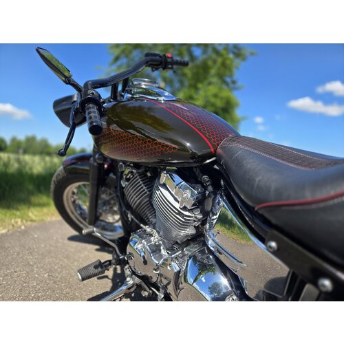 Yamaha Dragstar V-start Chopper de exhibición personalizada