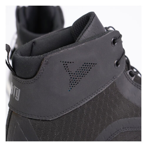 By City Way III shoes black
