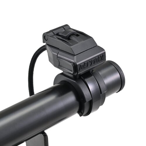 Daytona Zwarte op het stuur gemonteerde USB-A Oplaadpoort Kit met QC3.0 snelladen, past op 22,2mm en 25,4mm sturen