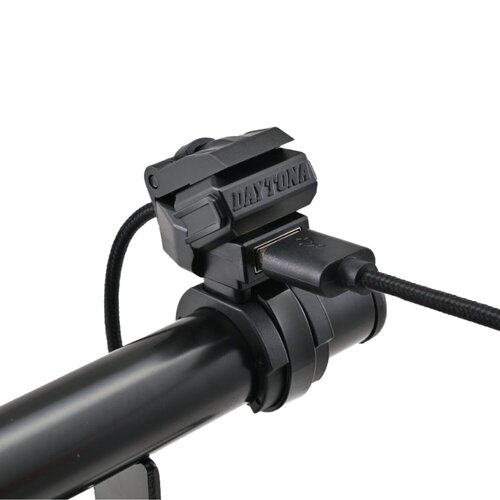 Daytona Zwarte op het stuur gemonteerde USB-A Oplaadpoort Kit met QC3.0 snelladen, past op 22,2mm en 25,4mm sturen