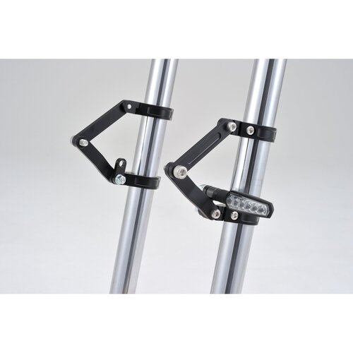 Daytona Support de Phare Réglable Deux Axes pour Tubes de Fourche 35mm avec Kit de Support Clignotants