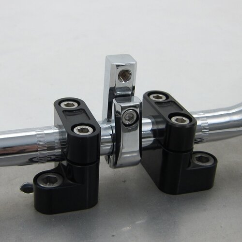 Daytona Front-Mount Universele Beugel 7/8" (22,2 mm) M10 Schroefdraad Verchroomd Aluminium
