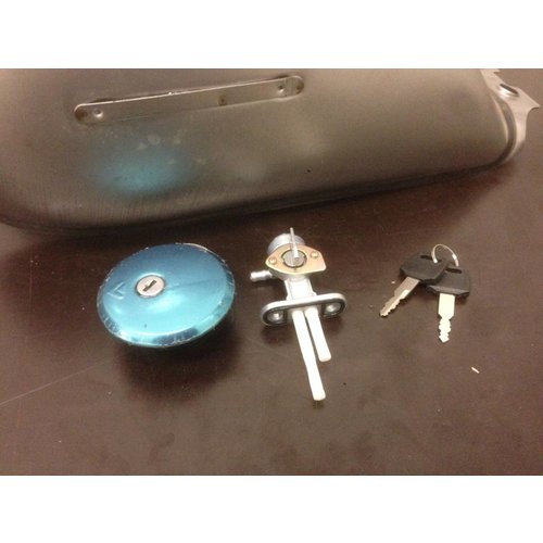 Suzuki GN 125 Tank met Toebehoren Type 2