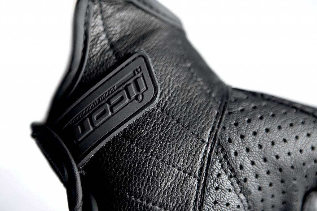 Pursuit Glove Perforated & Touchscreen Proof