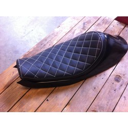 Sportster Tracker Seat Diamond Black 47