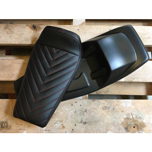 C.Racer Tracker Sitz Vintage-Schwarz / Rot "V für Vendetta" 21