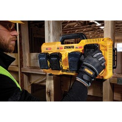 DeWalt DCB104 QW XR Multivoltage 4 poort snellader 12V 18V 54V