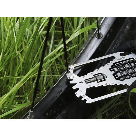 MyEDC Pocket Card Multitool Gadget 29 in 1 - Multi Tool with 29 functions and 6 bits - Survival Gadget