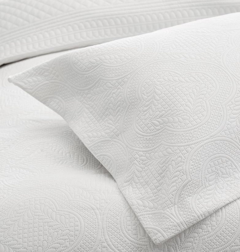 Bedsprei Charlene - Wit - Inclusief 2 kussenslopen 60x70 cm