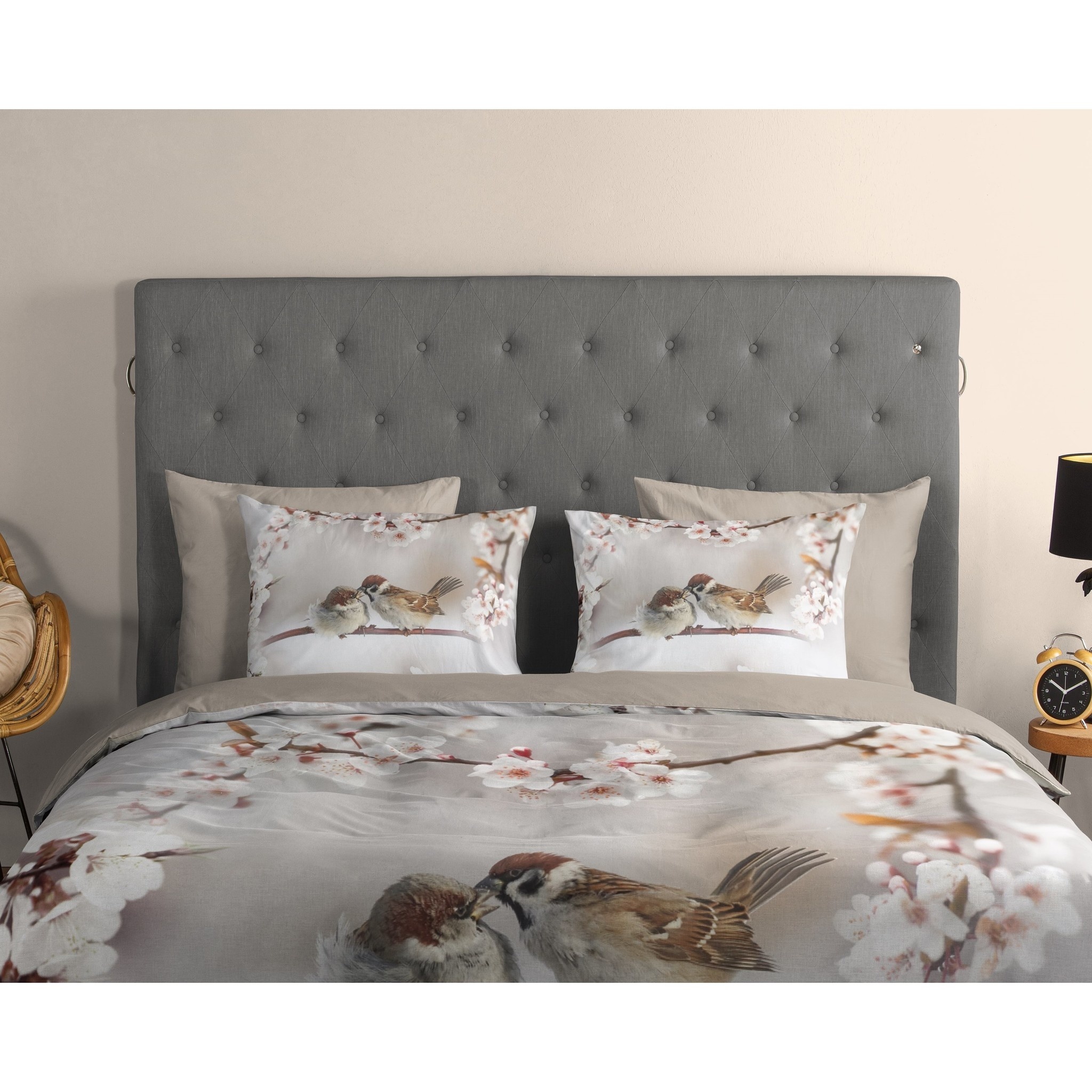 Dekbedovertrekken met bloemen en vogels