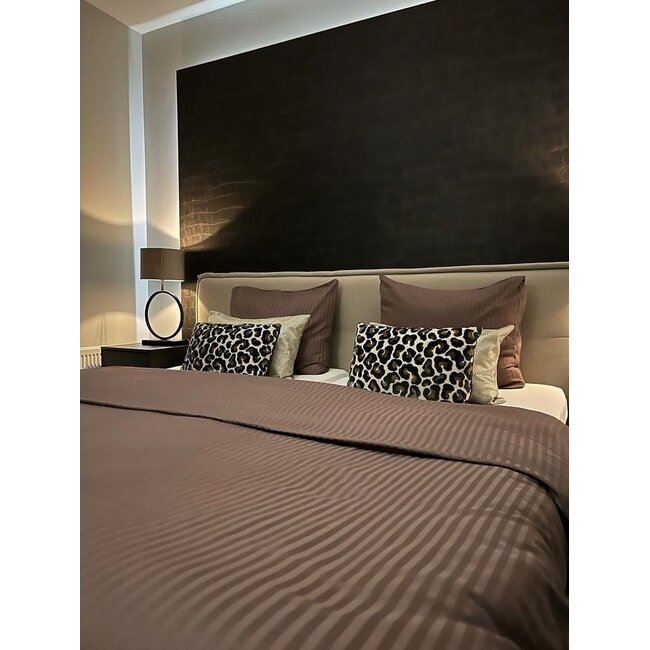Hotelstreep dekbedovertrek - donkerbruin - katoen satijn