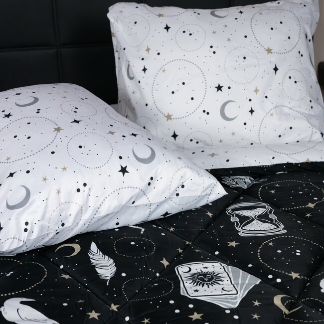 Dekbed zonder overtrek inclusief kussensloop - Gothic Magic - Microvezel - 300gsm